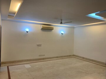 Room in 4 BHK Builder Floor at Saket – for Sale