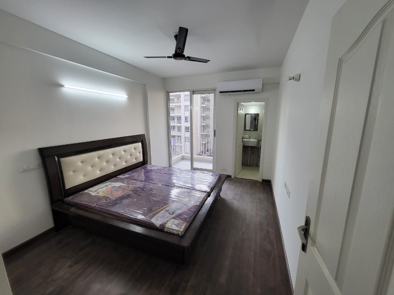 2 BHK Apartment For Rent in International Airport Road Zirakpur  7098772