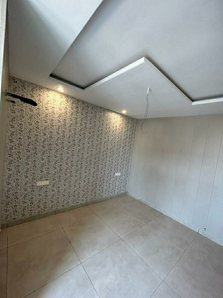 Room, patiala road 3 Bedroom 1300 Sq.Ft. Apartment In Patiala Road Zirakpur 7099124