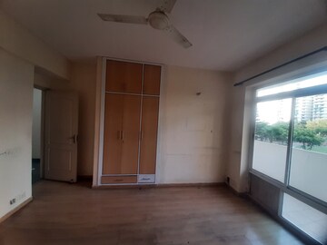 Room in 3 BHK Apartment at Spaze Privy, Sector 72 – for Sale