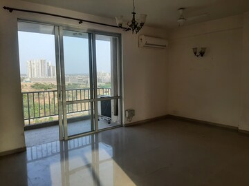 Room in 3 BHK Apartment at Spaze Privy, Sector 72 – for Sale