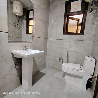 2 BHK Builder Floor For Rent in Arun Vihar Noida 7099407