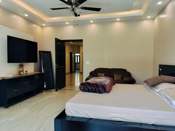 Bedroom in 6+ BHK Independent House at Sector 61 – for Sale