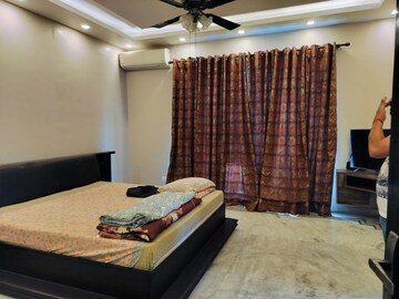 Bedroom in 6+ BHK Independent House at Sector 61 – for Sale