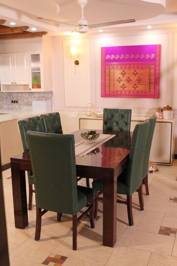 Master Bedroom in 5 BHK Independent House at Sector 40 – for Sale