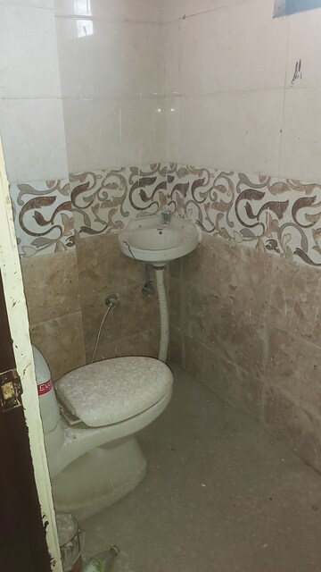 Bathroom in 3.5 BHK Builder Floor at Mayur Vihar Phase 1 – for Sale