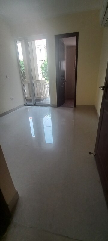 Furnished Amenities in 4 BHK Apartment at Ansal API Esencia, Sector 67 – for Sale
