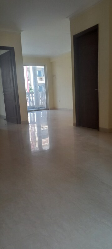 Furnished Amenities in 4 BHK Apartment at Ansal API Esencia, Sector 67 – for Sale