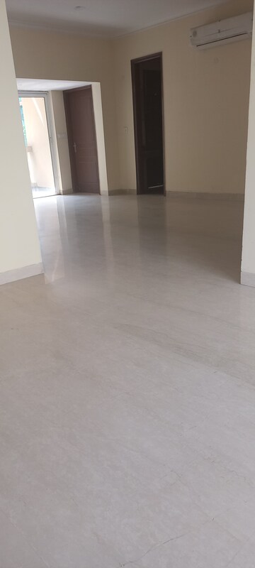 Furnished Amenities in 4 BHK Apartment at Ansal API Esencia, Sector 67 – for Sale