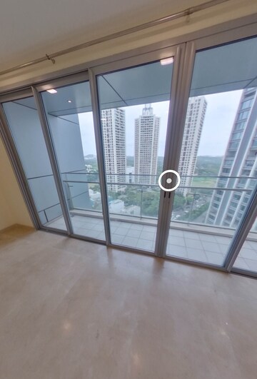 Room in 6 BHK Apartment at Oberoi Realty Exquisite, Goregaon East – for Sale