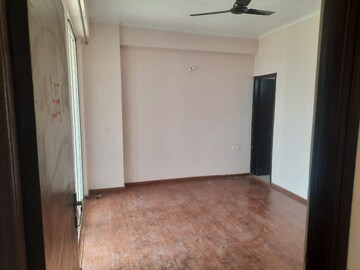 Room in 4 BHK Villa at Amrapali Leisure Park, Amrapali Leisure Valley – for Sale