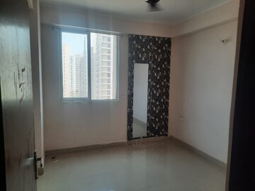 Room in 4 BHK Villa at Amrapali Leisure Park, Amrapali Leisure Valley – for Sale