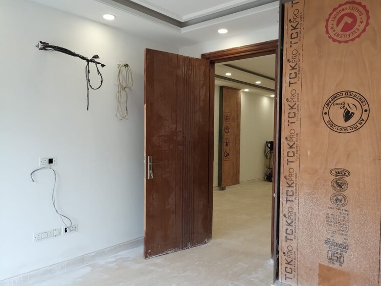 Room, hauz khas 3 Bedroom 200 Sq.Yd. Builder Floor In Hauz Khas Delhi 7102702