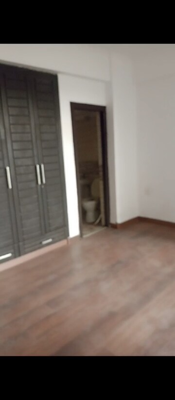 Room in 2 BHK Apartment at Amrapali Zodiac, Sector 120 – for Sale