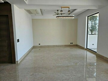 Room in 5 BHK Apartment at ABA County 107, Sector 107 – for Sale