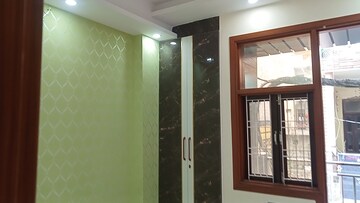 Building Lobby in 2 BHK Builder Floor at Mahavir Enclave 3 – for Sale