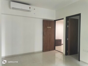 Room in 2 BHK Apartment at Lodha Amara, Kolshet Road – for Sale