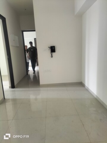 Room in 2 BHK Apartment at Lodha Amara, Kolshet Road – for Sale