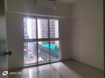 Room in 2 BHK Apartment at Lodha Amara, Kolshet Road – for Sale