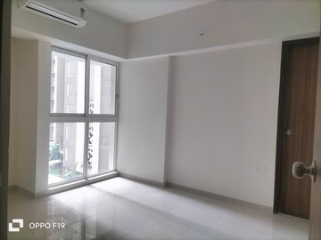 Room in 2 BHK Apartment at Lodha Amara, Kolshet Road – for Sale