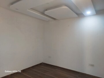 Room in 4 BHK Builder Floor at Green Fields Colony – for Sale
