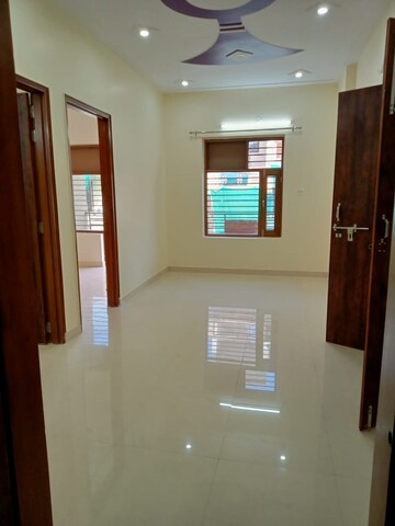 Room in 5 BHK Builder Floor at Sector 16 – for Sale