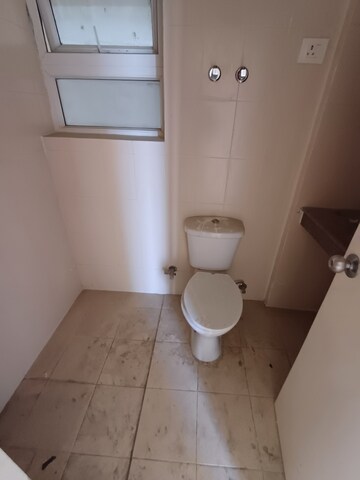 Room in 2 BHK Apartment at Klj Platinum Heights, Sector 77 – for Sale