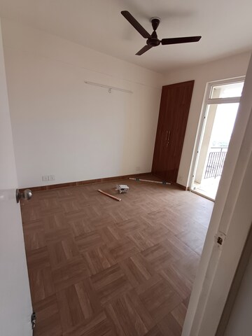 Room in 2 BHK Apartment at Klj Platinum Heights, Sector 77 – for Sale