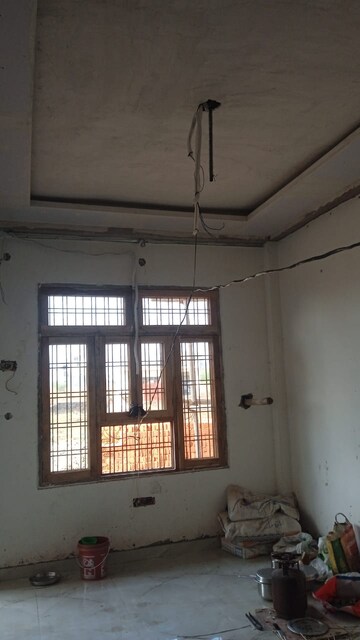 Room in 2 BHK Independent House at Kisan Path – for Sale