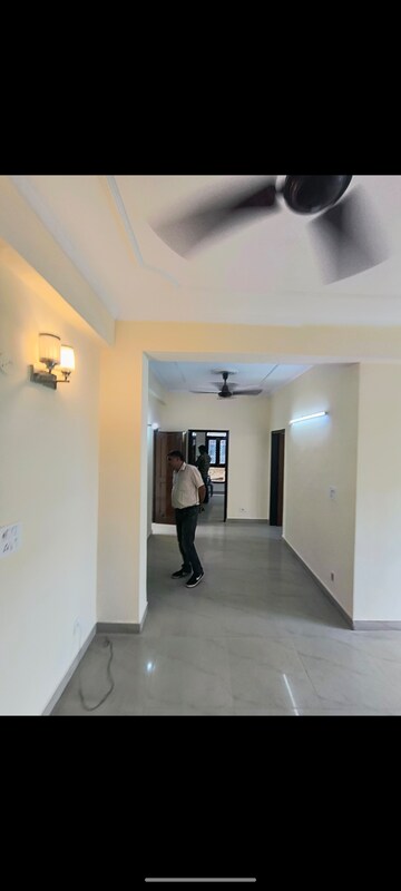 Room in 2.5 BHK Apartment at Sector 6, Dwarka – for Sale