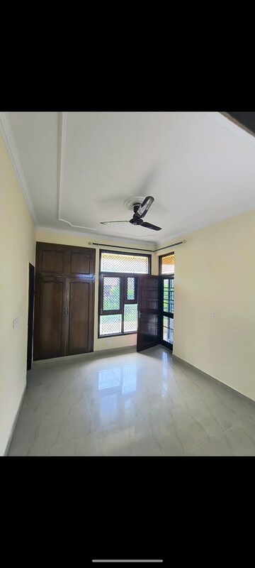 Room in 2.5 BHK Apartment at Sector 6, Dwarka – for Sale