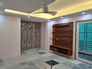 Bedroom in 4 BHK Builder Floor at Unitech South City II, Sector 50 – for Sale