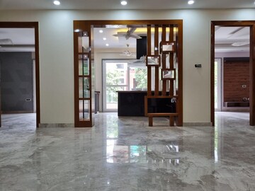 Room in 4 BHK Builder Floor at Unitech South City II, Sector 50 – for Sale