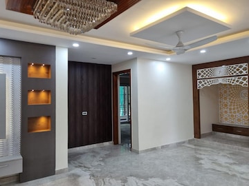 Building Lobby in 4 BHK Builder Floor at SS Southend Floors, South City 2 – for Sale