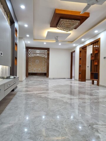 Room in 4 BHK Builder Floor at SS Southend Floors, South City 2 – for Sale