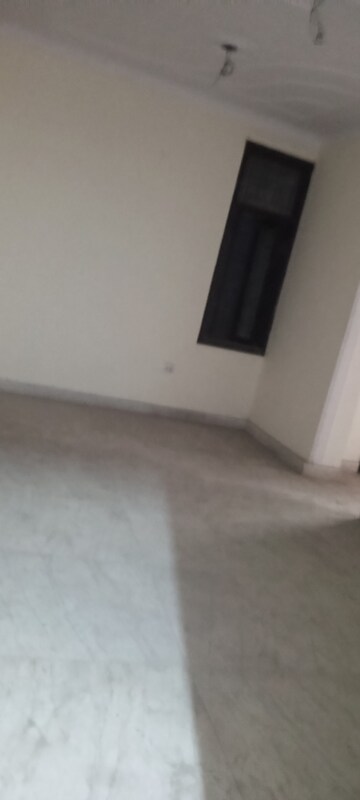 Room in 3 BHK Apartment at Zakir Nagar – for Sale
