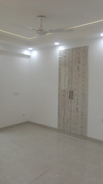 Room in 4 BHK Apartment at Sector 4, Dwarka – for Sale