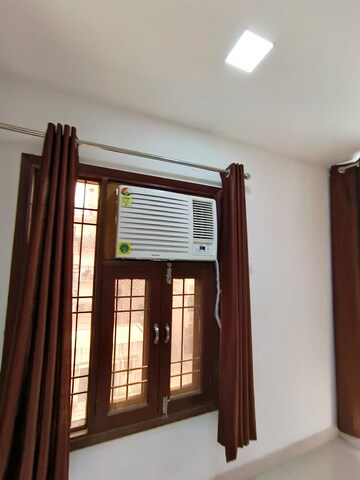 Room in 4 BHK Apartment at Sector 5, Dwarka – for Sale