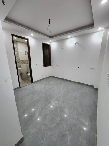 Room in 3 BHK Builder Floor at Krishna Nagar – for Sale