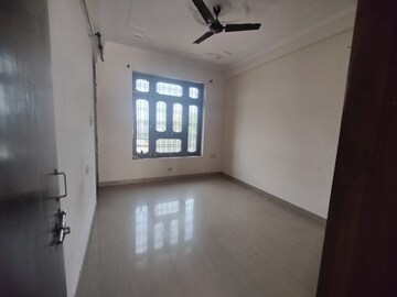 Room in 4 BHK Independent House at Gomti Nagar – for Sale