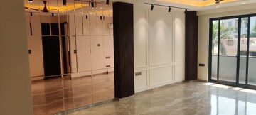 Building Lobby in 3 BHK Builder Floor at Ansal Sushant Lok I, Sector 43 – for Sale