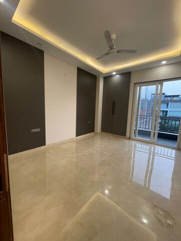 Room in 3 BHK Builder Floor at Ansal Sushant Lok I, Sector 43 – for Sale