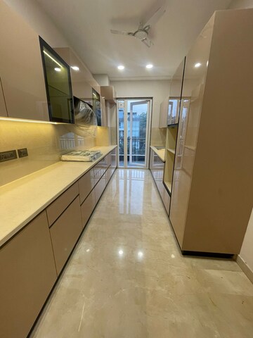 Building Lobby in 3 BHK Builder Floor at Ansal Sushant Lok I, Sector 43 – for Sale
