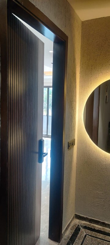 Building Lobby in 3 BHK Builder Floor at Ansal Sushant Lok I, Sector 43 – for Sale
