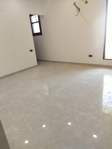 Room in 3 BHK Builder Floor at BP Homes, Sector 85 – for Sale