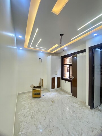 Room in 2 BHK Builder Floor at Dwarka Mor – for Sale
