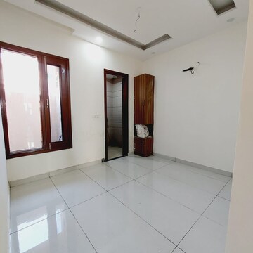 Room in 3 BHK Builder Floor at International Airport Road – for Sale
