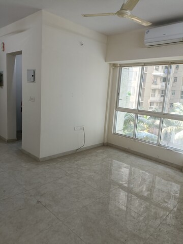 Room in 1.5 BHK Apartment at Lodha Amara, Kolshet Road – for Sale
