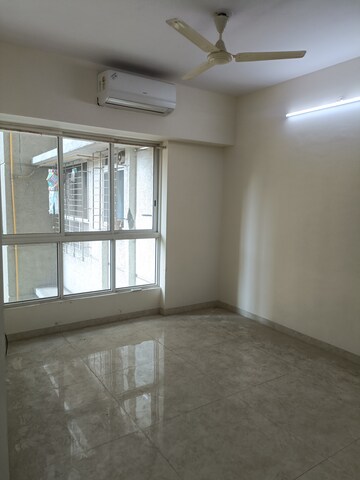 Room in 1.5 BHK Apartment at Lodha Amara, Kolshet Road – for Sale