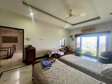 Room in 4 BHK Apartment at Banjara Hills – for Sale
